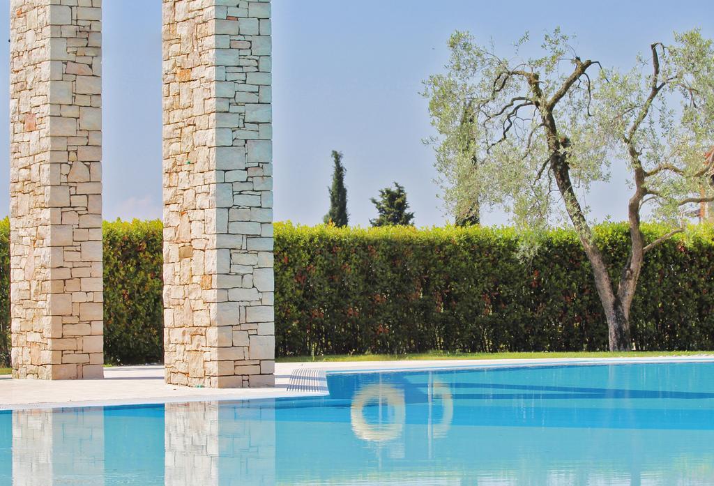 Residence "Borgo Le Torri" Toscolano Maderno Bagian luar foto